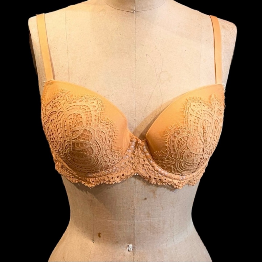 Victoria’s Secret Dream Angels lined demi bra peach tangerine lace padded 32DD